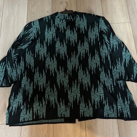 Ming Wang Black and Cyan Embroidered Cardigan m7. - Picture 8 of 9